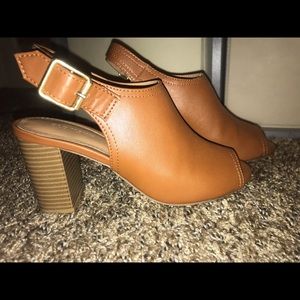 Open toed wedges with adjustable ankle strap